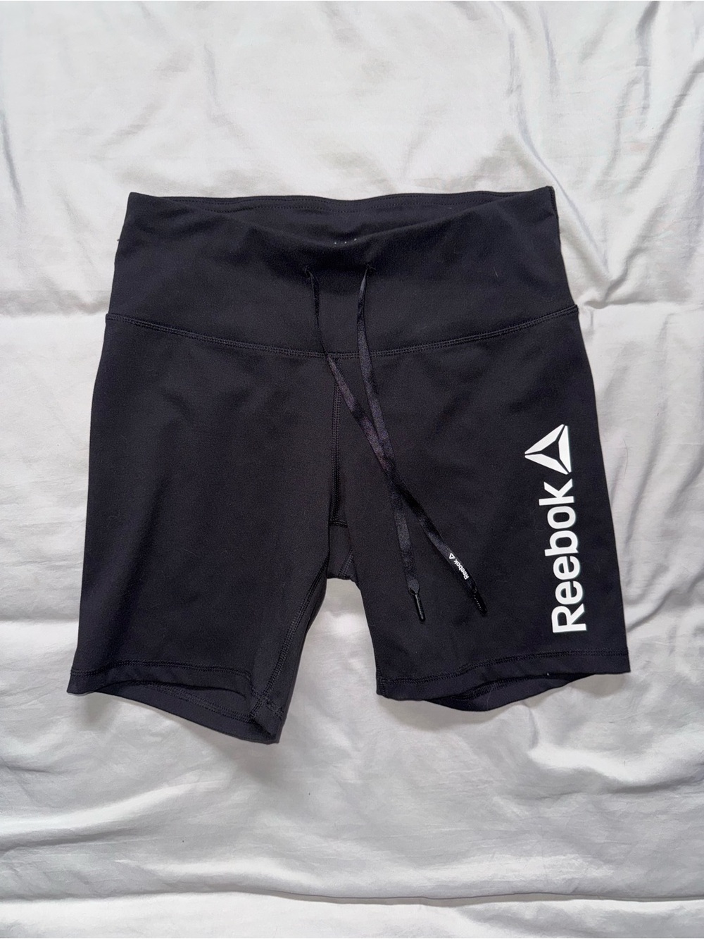 REEBOK WOMEN’S BLACK ESSENCE BIKE SHORTS SIZE M WITH BACK ZIPPER POCKET